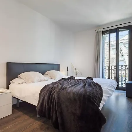 3-bedroom Penthouse With Terrace In Eixample *