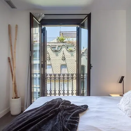 Apartment 3-bedroom Penthouse With Terrace In Eixample